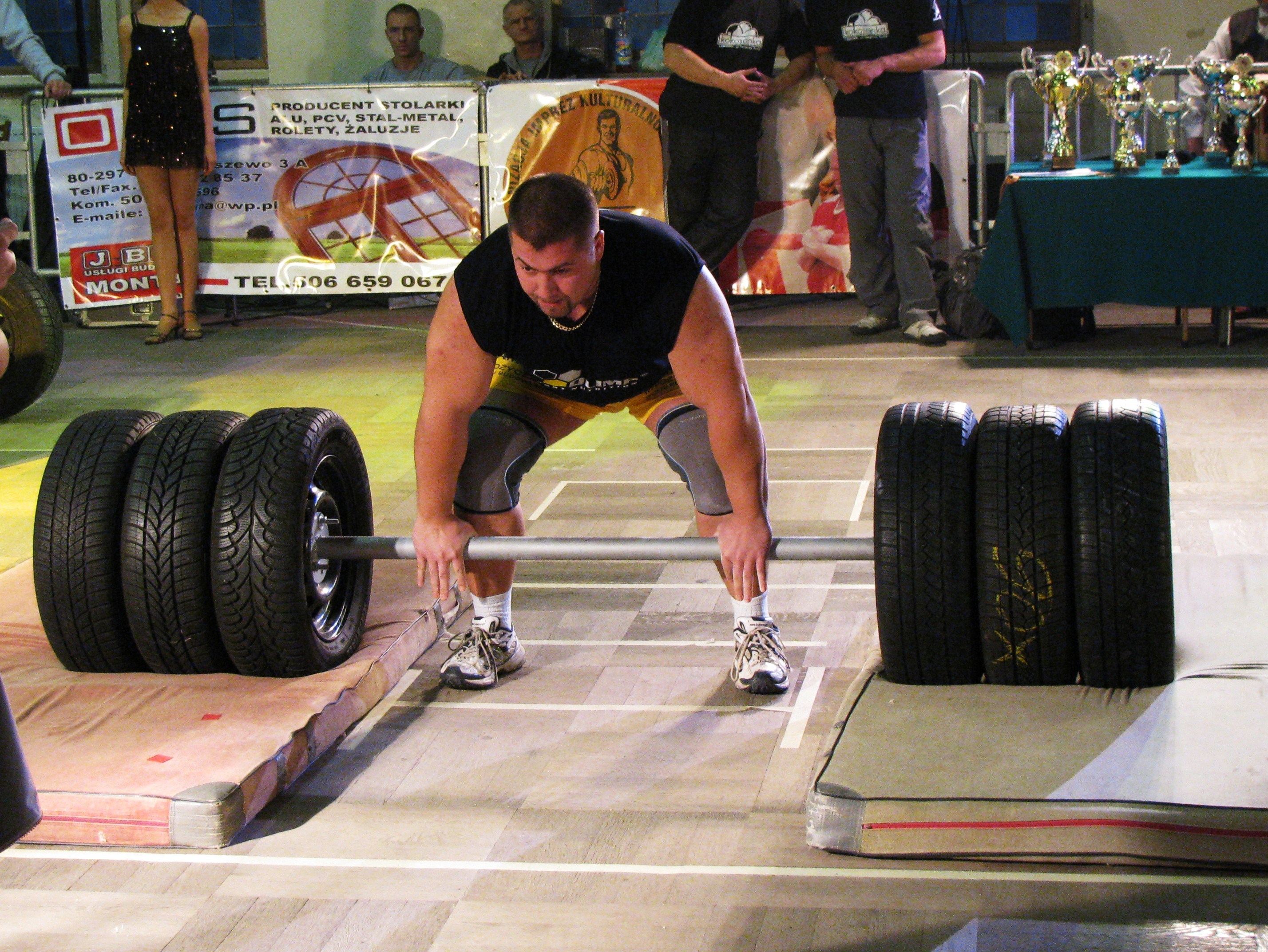 axle barbell during the deadlift improves grip strength